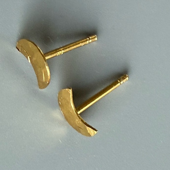 14k Gold Vermeil Dainty Moon Stud Earrings - Picture 7 of 8